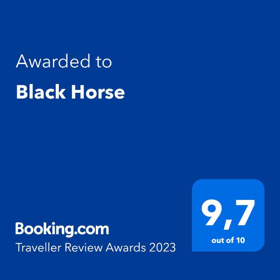 Black Horse Pasłęk Exteriér fotografie